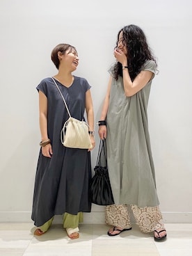 「LOWRYS FARM（ローリーズファーム）のウッドバングル　880326（バングル/リストバンド）」を使った、YUKARIさん（レディース・169cm）の夏コーディネート