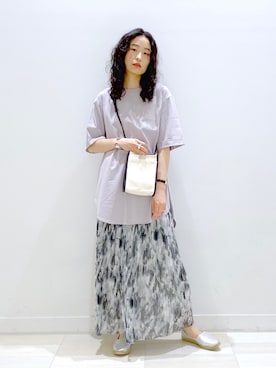 「シルバー」｜「アイテム（スリッポン）」を使った、YUKARIさん（レディース・169cm）の春コーディネート