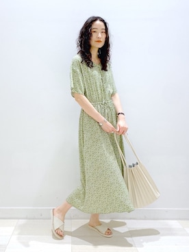 「プリーツバッグ」｜「アイテム（その他）」を使った、YUKARIさん（レディース・169cm）の夏コーディネート