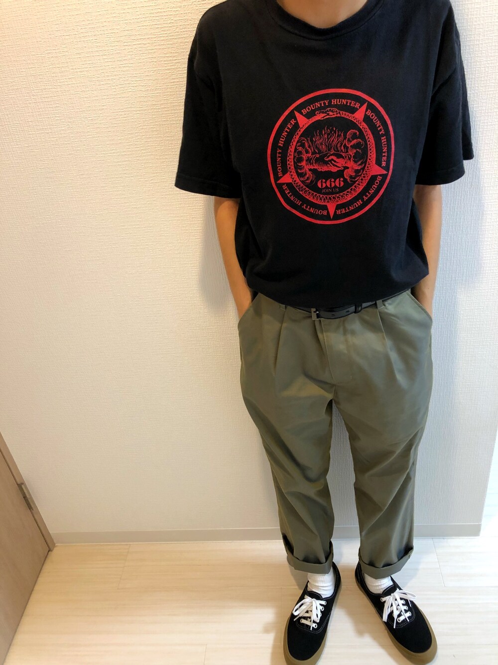「Adam et Rope'、used、VANS」｜「usedのアイテム（Tシャツ/カットソー、ブラック系）」を使った、monjiさん（メンズ・165cm）の夏コーディネートの1枚目の写真