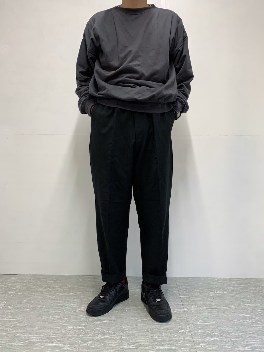 「秋のマイ旬スタイル、秋のコーデ、大人コーデ、AURALEE、ユニクロ、AIR FORCE 1、ビッグシルエット、リラックススタイル、スニーカーコーデ、いいね、save、フォローお願いします🤑」｜「AURALEEの【AURALEE】ビッグ スウェットプルオーバー MEN（スウェット、ブラック系）」を使った、wear_hirokiさん（メンズ・173cm）の秋コーディネートの1枚目の写真