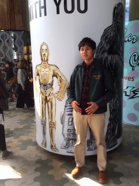 「原宿」｜「アイテム（チノパンツ）」を使った、チャンマーさんさん（メンズ・180cm）の冬コーディネート