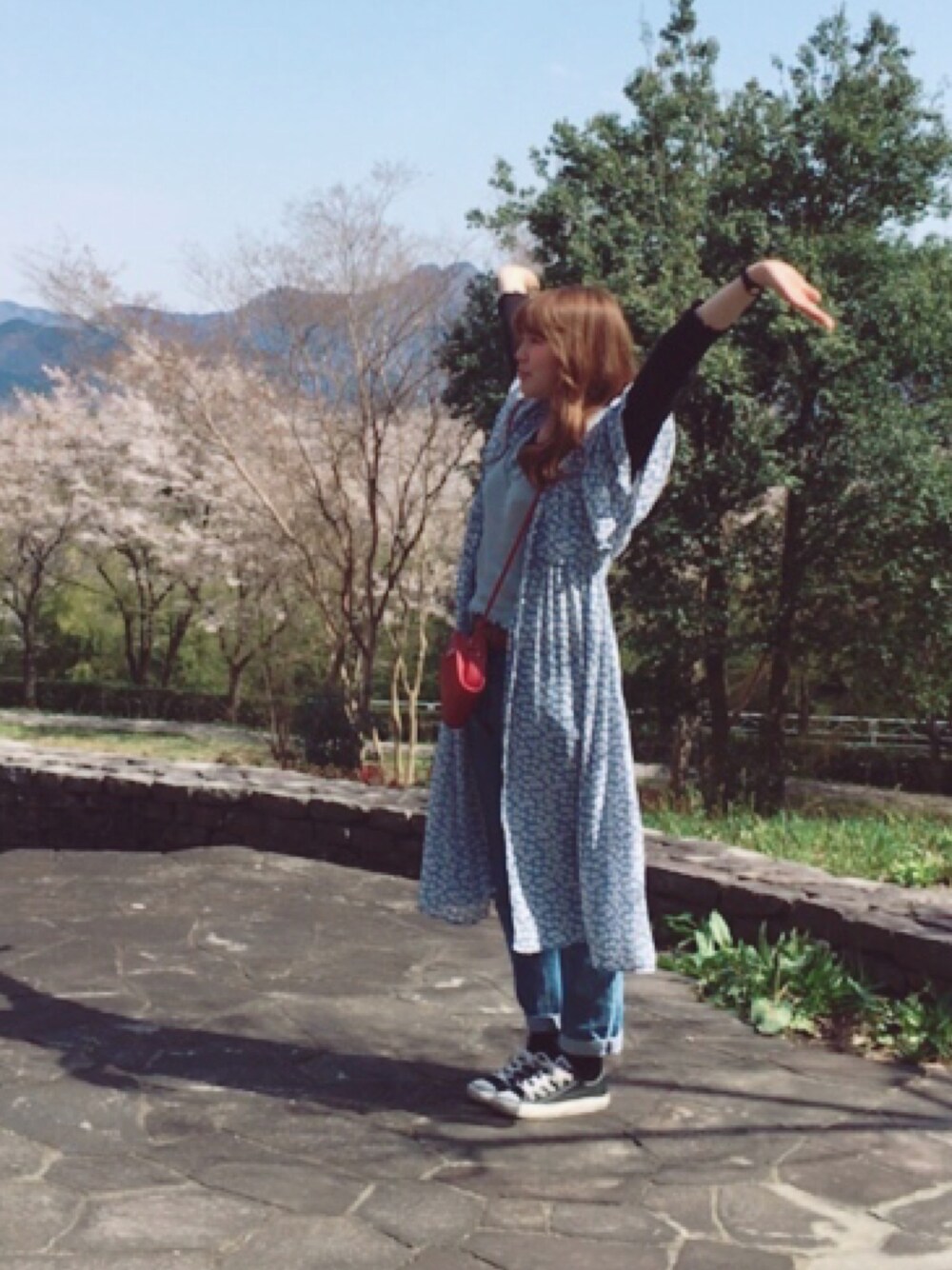 「Another Editionのフラワーロングブラウス/ AEBFC フラワー LONG BLS（シャツ/ブラウス、ブルー系）」を使った、 Ｃ  ha ｅ ❣ さん（レディース・155cm）の夏コーディネートの1枚目の写真