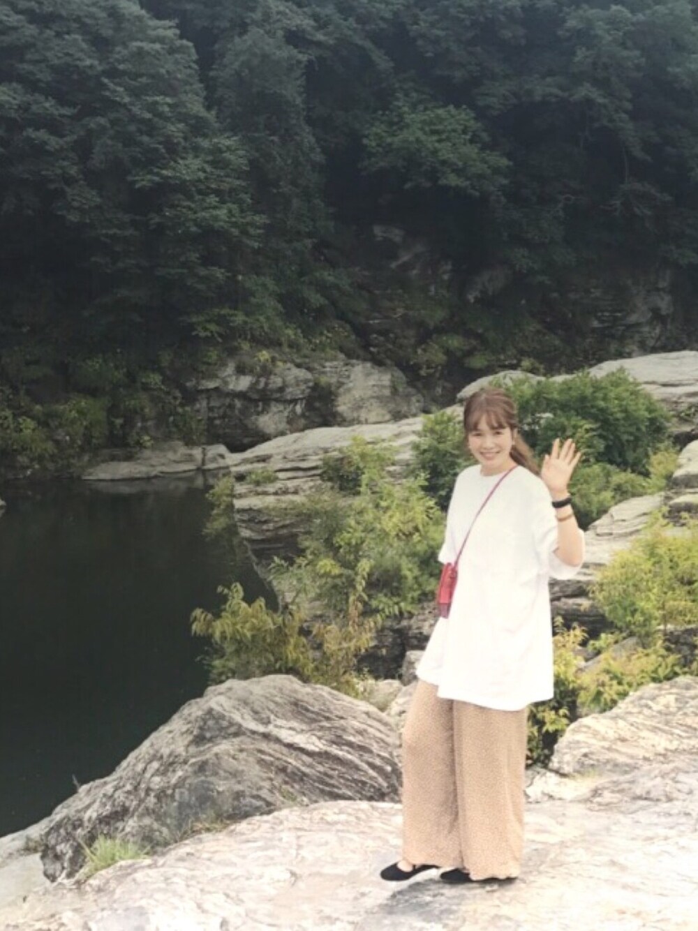 「古着MIX、シンプル、ショルダーバッグ」｜「usedのアイテム（パンツ、ベージュ系）」を使った、 Ｃ  ha ｅ ❣ さん（レディース・155cm）の春コーディネートの1枚目の写真
