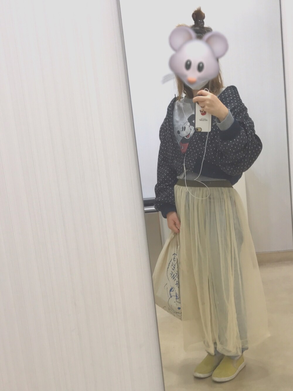 「ドッド柄」｜「UNIQLOのアイテム（スウェット、グレー系）」を使った、azさん（レディース・155cm）の春コーディネートの1枚目の写真