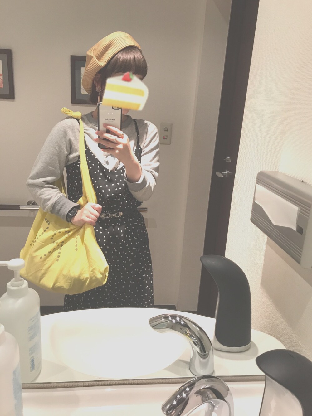 「flower、UNIQLO、キッズ服、YUKIグッズ、カオリノモリ、un by yoshidatomoyo」｜「flowerのアイテム（つなぎ/オールインワン、ブラック系）」を使った、azさん（レディース・155cm）の春コーディネートの1枚目の写真