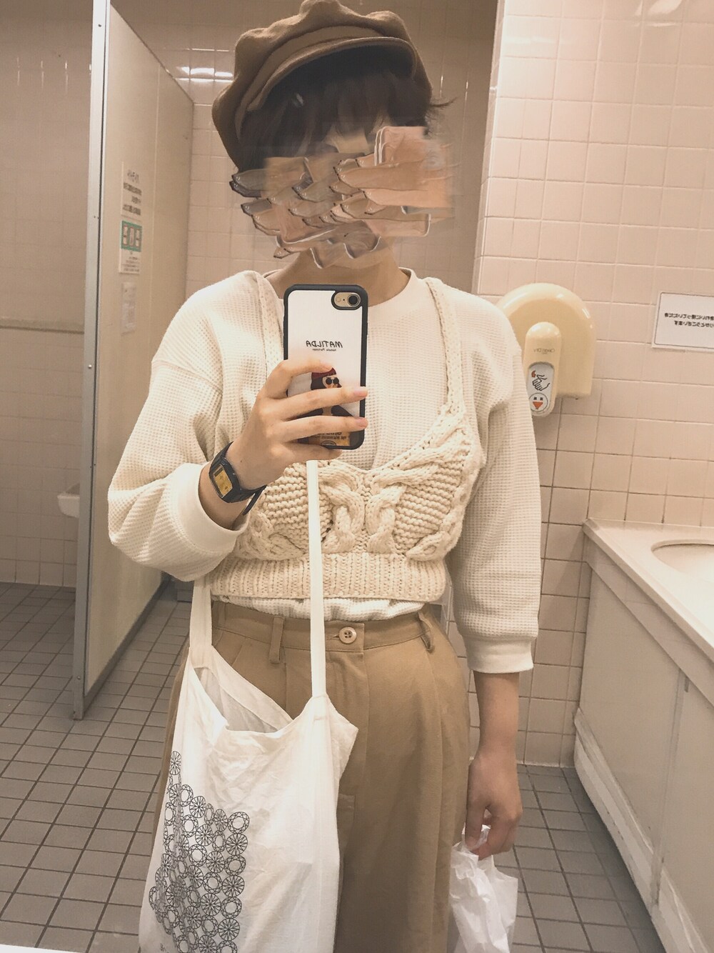 「UNIQLOのアイテム（Tシャツ/カットソー、ホワイト系）」を使った、azさん（レディース・155cm）の秋コーディネートの1枚目の写真