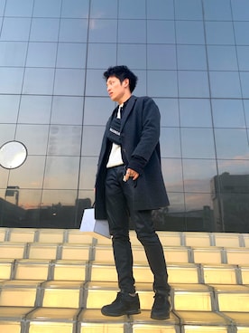 「プラダ」｜「アイテム（チェスターコート）」を使った、shing0さん（メンズ・174cm）の春コーディネート