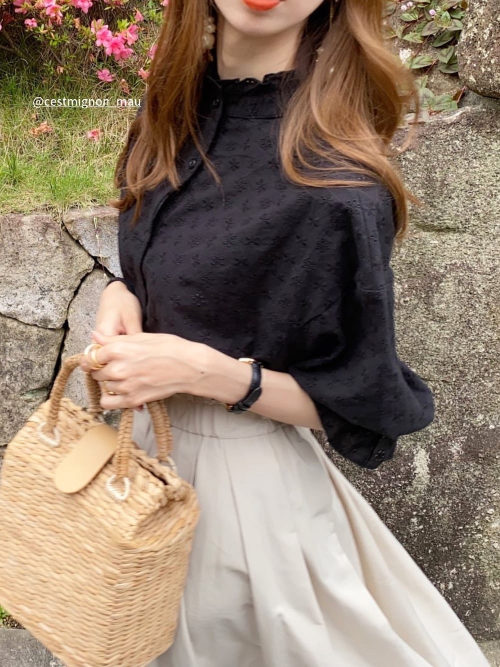 「オトナ女子、プチプラ、ロングスカート、ブラウス、オトナカジュアル、大人可愛い、高身長コーデ、GU、シンプル、大人コーデ」｜「classicalelfの大人が着るのはこれ。2way花柄刺繍ブラウス。（シャツ/ブラウス、ブラック系）」を使った、mauさん（レディース・167cm）の夏コーディネートの1枚目の写真