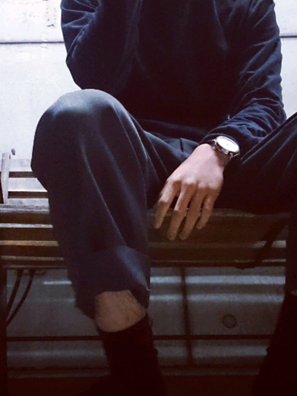 「AURALEEのAURALEE / Seamless Long Sleeve（Tシャツ/カットソー、ブルー系）」を使った、こさん（メンズ・177cm）の冬コーディネートの1枚目の写真