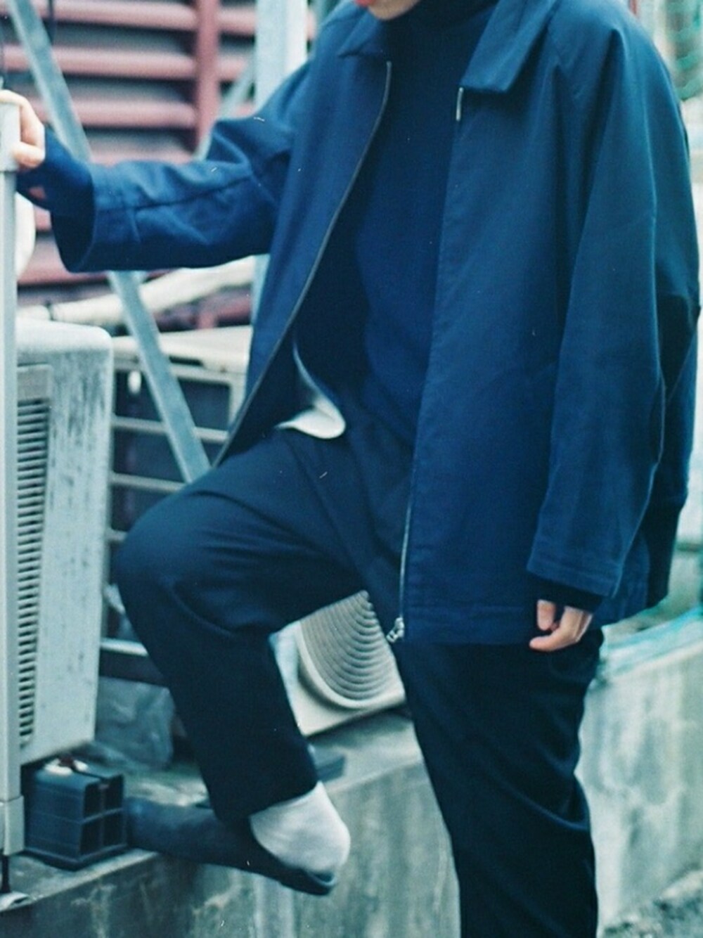 「my beautiful landletの【my beautiful landlet】 double cloth cotton blouson（ブルゾン、ブルー系）」を使った、こさん（メンズ・177cm）の冬コーディネートの1枚目の写真