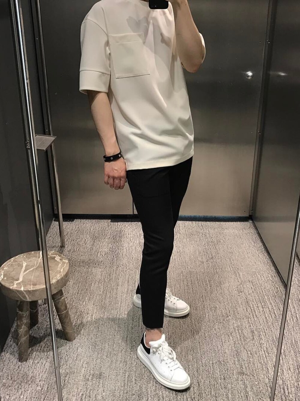 「NOのアイテム（チノパンツ、ブラック系）」を使った、MODERNIFさん（メンズ・178cm）の夏コーディネートの1枚目の写真