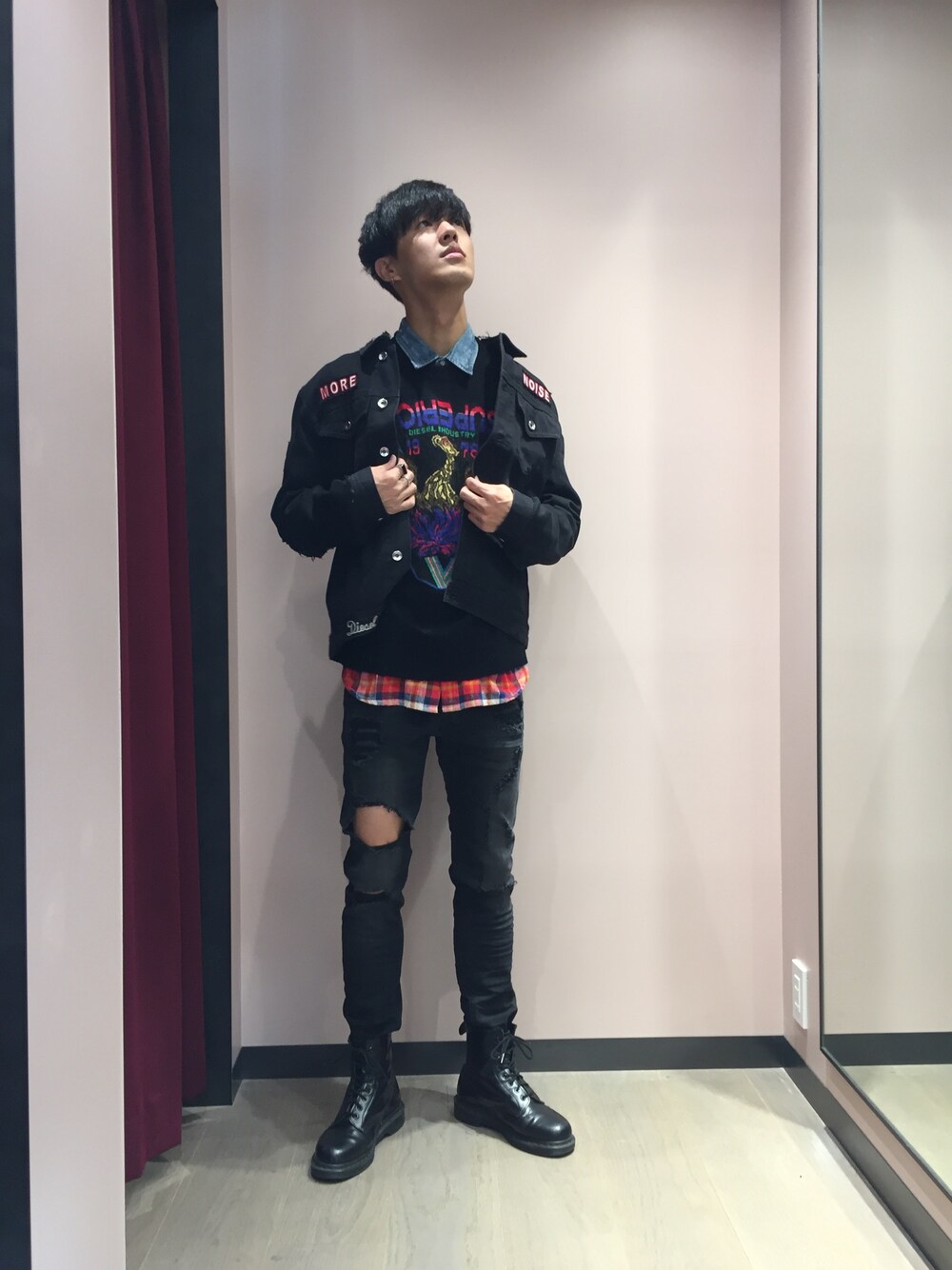 「Diesel、ブラック、デニム」｜「DIESELの00S9U70KAQS（ニット/セーター、ブラック系）」を使った、ZOUさん（メンズ・177cm）の秋コーディネートの1枚目の写真