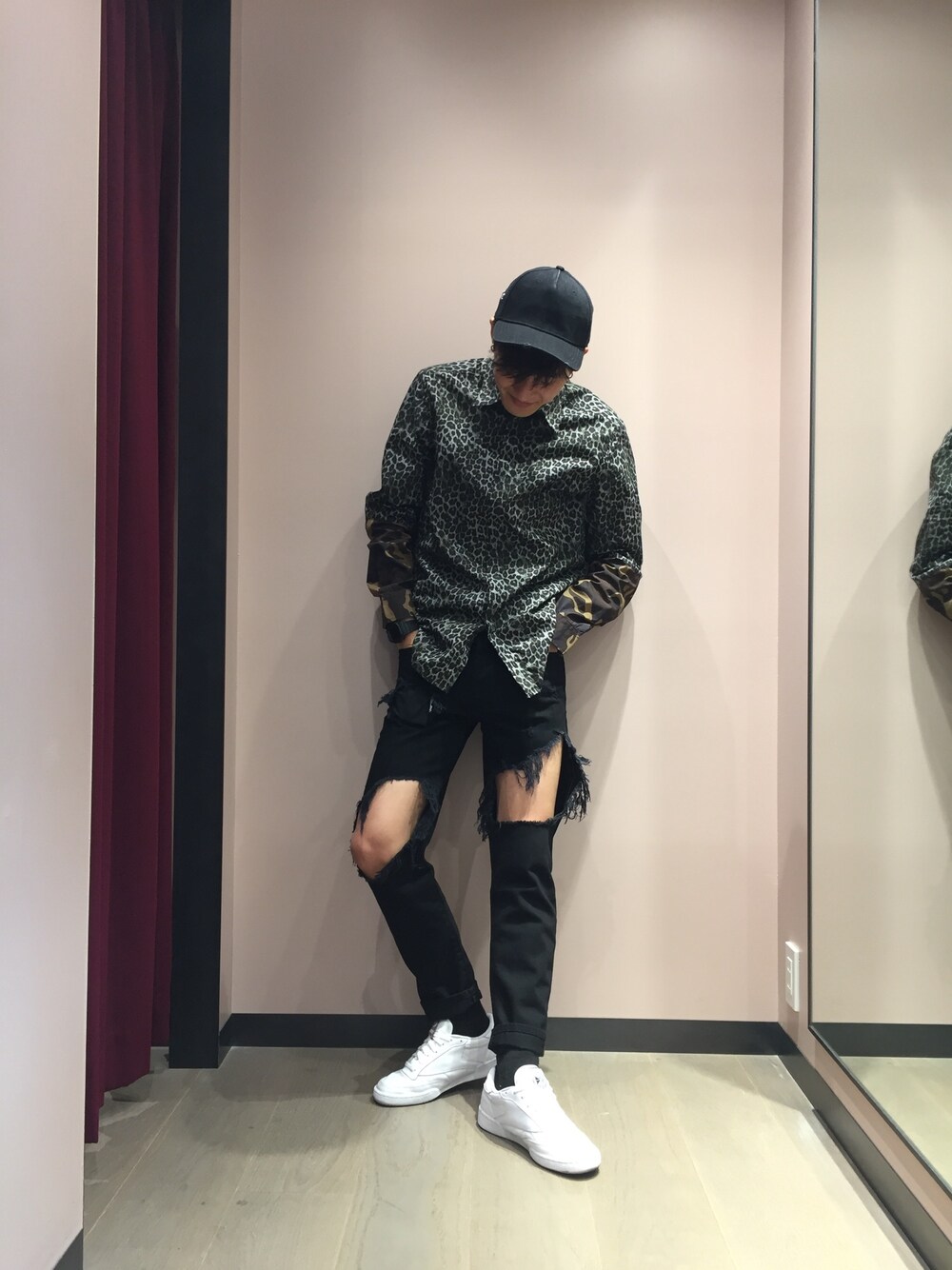 「Diesel、シャツスタイル、ブラックデニム」｜「DIESELのユニセックス キャップ（キャップ、ブラック系）」を使った、ZOUさん（メンズ・177cm）の春コーディネートの1枚目の写真