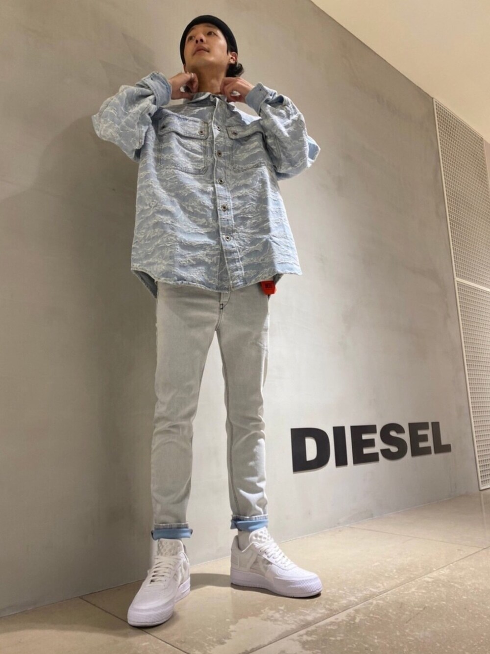 「デニム、Diesel、春コーデ、カジュアル、デニムパンツ、シャツスタイル」｜「DIESELのメンズ シャツ カモフラ ジャガード プリント デニムシャツ（シャツ/ブラウス、ブルー系）」を使った、ZOUさん（メンズ・177cm）の春コーディネートの1枚目の写真