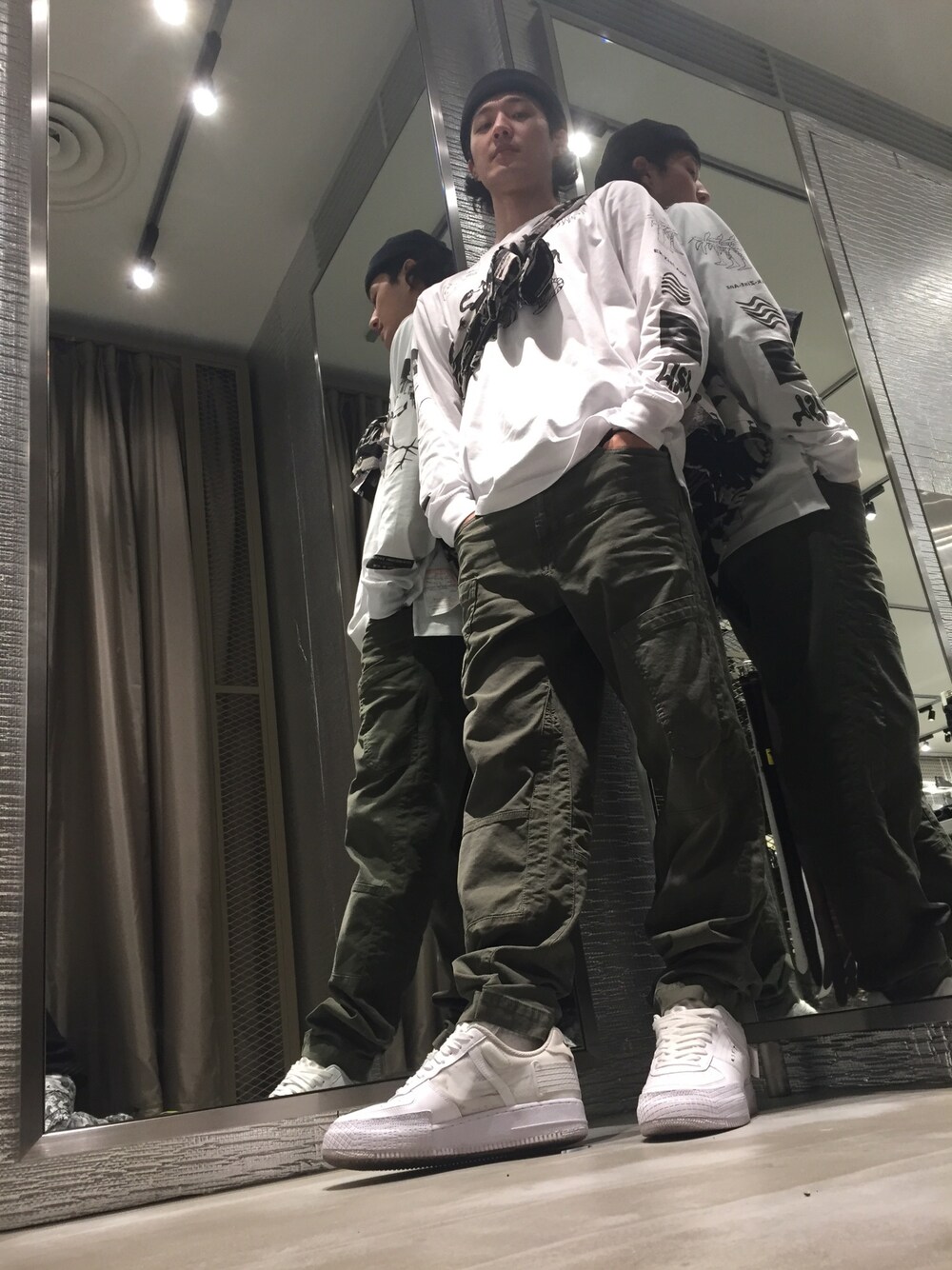 「Diesel、デニム、カーゴパンツ、Tシャツ、カジュアル」｜「DIESELのメンズ デニムパンツ ストレート ジョグジーンズ（デニムパンツ、グリーン系）」を使った、ZOUさん（メンズ・177cm）の夏コーディネートの1枚目の写真