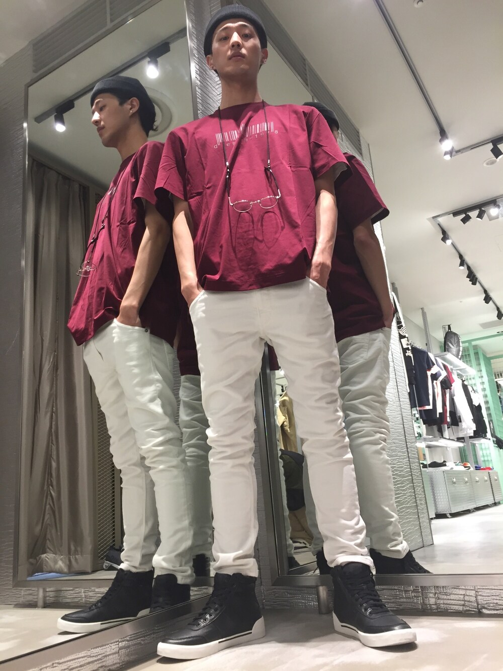 「シンプルコーデ、夏、デニムパンツ、メガネ男子、Tシャツ、Diesel」｜「DIESELのメンズ デニム パンツ ジョグジーンズ レギュラースリムキャロット（デニムパンツ、ホワイト系）」を使った、ZOUさん（メンズ・177cm）の夏コーディネートの1枚目の写真