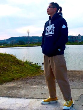 「Roots Canadaのアイテム（トップス）」を使った、葉韋緒さん（メンズ・175cm）の冬コーディネート