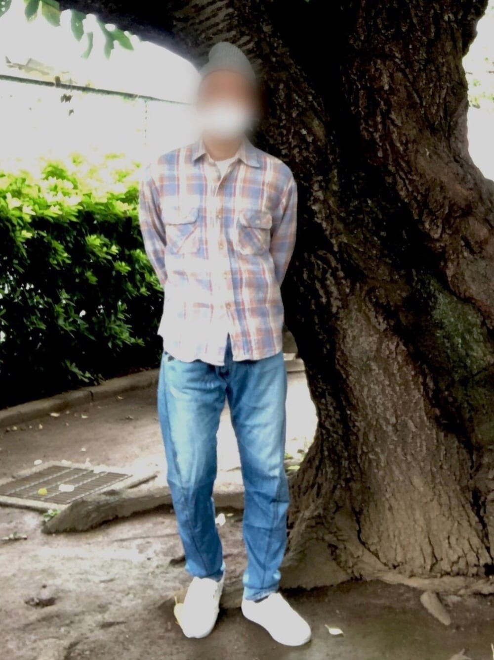 「ラフ、サーフ、お洒落さんとつながりたい、LEVI'S RED、mythinks、VANS AUTHENTIC、シャツ好き集まれ」｜「MY THINKSのアイテム（シャツ/ブラウス、レッド系）」を使った、rsskさん（メンズ・173cm）の春コーディネートの1枚目の写真