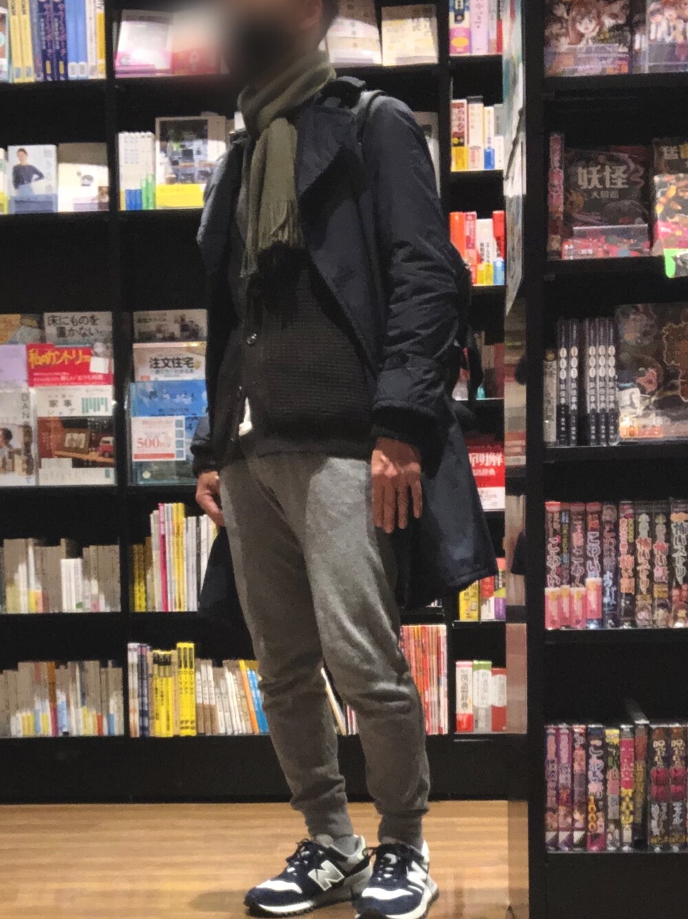 「KAPTAIN SUNSHINE、トレンチコート、ショールカラー、Martin Margiela、ニューバランス1300、冬コーデ、きれいめカジュアル、ブラウン」｜「Kaptain Sunshineのアイテム（トレンチコート、ブルー系）」を使った、rsskさん（メンズ・173cm）の冬コーディネートの1枚目の写真