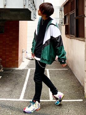 「FILA（フィラ）のアイテム（ナイロンジャケット）」を使った、MOYA／YouTubeさん（メンズ・177cm）の春コーディネート