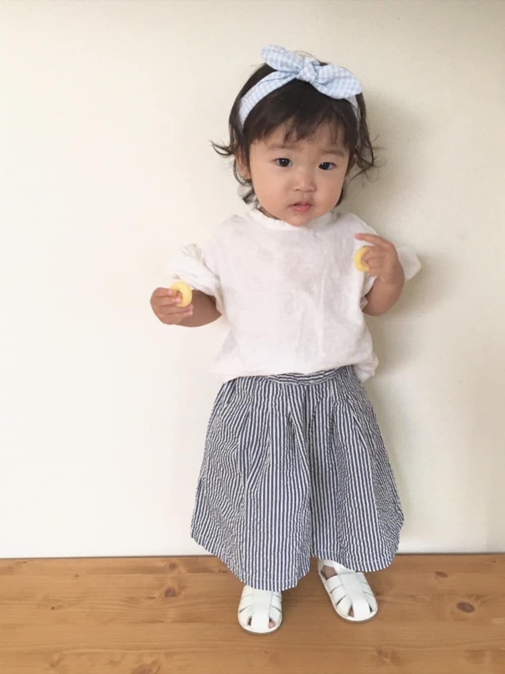 「キッズコーデ、ハンドメイド、パフスリーブ、ガウチョパンツ、夏、シンプル、きれいめカジュアル、ヘアバンド、サンダル」｜「Handmadeのアイテム（ヘアバンド、ホワイト系）」を使った、chinaさん（キッズ・70cm）の夏コーディネートの1枚目の写真