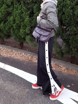 「スリット」｜「アイテム（MA-1）」を使った、**ゆぅ**さん（レディース・164cm）の冬コーディネート
