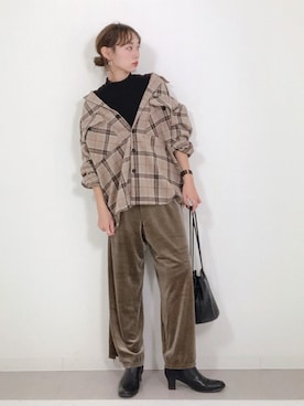 「CORNERS（コーナーズ）のアイテム（パンツ）」を使った、UMIさん（レディース・165cm）の秋コーディネート