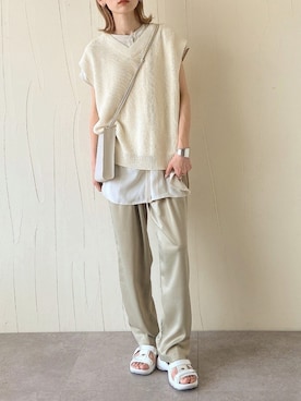 「CORNERS（コーナーズ）のアイテム（パンツ）」を使った、UMIさん（レディース・165cm）の春コーディネート