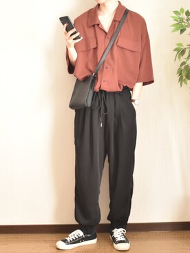 「部屋撮り」｜「アイテム（雑誌）」を使った、ぐりさん（メンズ・170cm）の春コーディネート