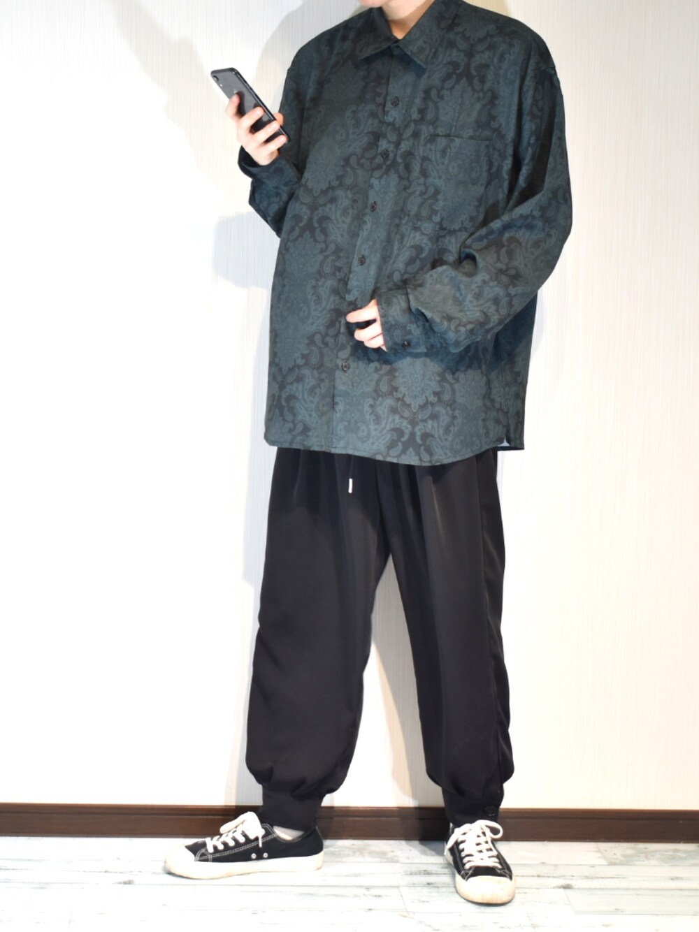 ぐりさんの「Rough Size Damask Pattern Shirts/ラフサイズダマスク柄シャツ（CASPER JOHN）」を使ったコーディネートの1枚目の写真