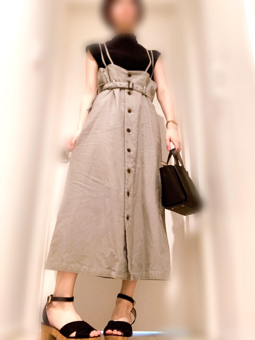 「スカート、カーキ、キレイめ、大人かわいい、秋カラー、くすみカラー、大人コーデ、シンプル、ロングスカート」｜「mysty womanのサス付き前ボタンスカート 868279（スカート、グリーン系）」を使った、nomnomさん（レディース・160cm）の夏コーディネートの1枚目の写真