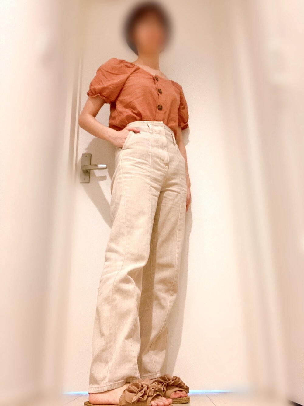 「大人コーデ、リラックススタイル、カジュアル、シンプル、ラクチンコーデ、プチプラ、ラフ、パンツスタイル、デニム」｜「one after another NICE CLAUPの硫化デニムパンツ（デニムパンツ、ベージュ系）」を使った、nomnomさん（レディース・160cm）の夏コーディネートの1枚目の写真