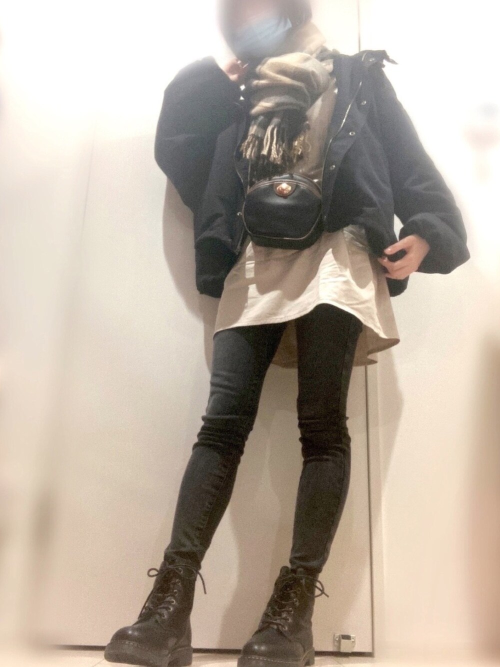 「カジュアル、パンツスタイル、大人カジュアル、ゆるコーデ、ブーツ、ビッグシルエット、メンズライク、ラフ、スキニーデニム、ユニクロ」｜「Heatherのコットンチュニックブラウス 895325（シャツ/ブラウス、グレー系）」を使った、nomnomさん（レディース・160cm）の秋コーディネートの1枚目の写真