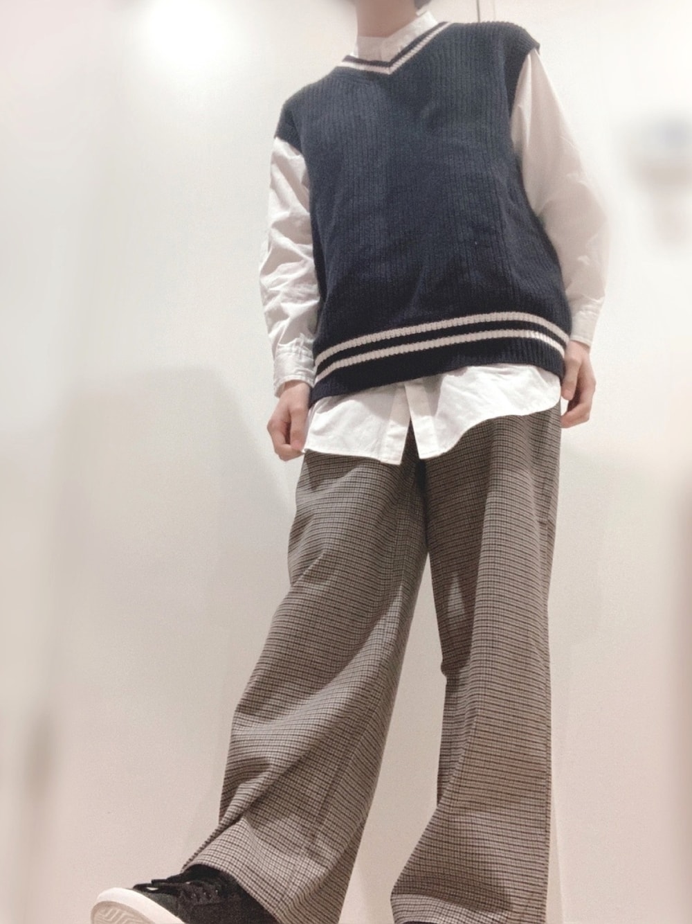 「ユニクロ、UNIQLO、ハイウエスト、パンツスタイル、大人カジュアル、秋のコーデ、オーバーサイズ、ベスト、ニットベスト、ニット」｜「UNIQLOのアイテム（ベスト、ブルー系）」を使った、nomnomさん（レディース・160cm）の秋コーディネートの1枚目の写真