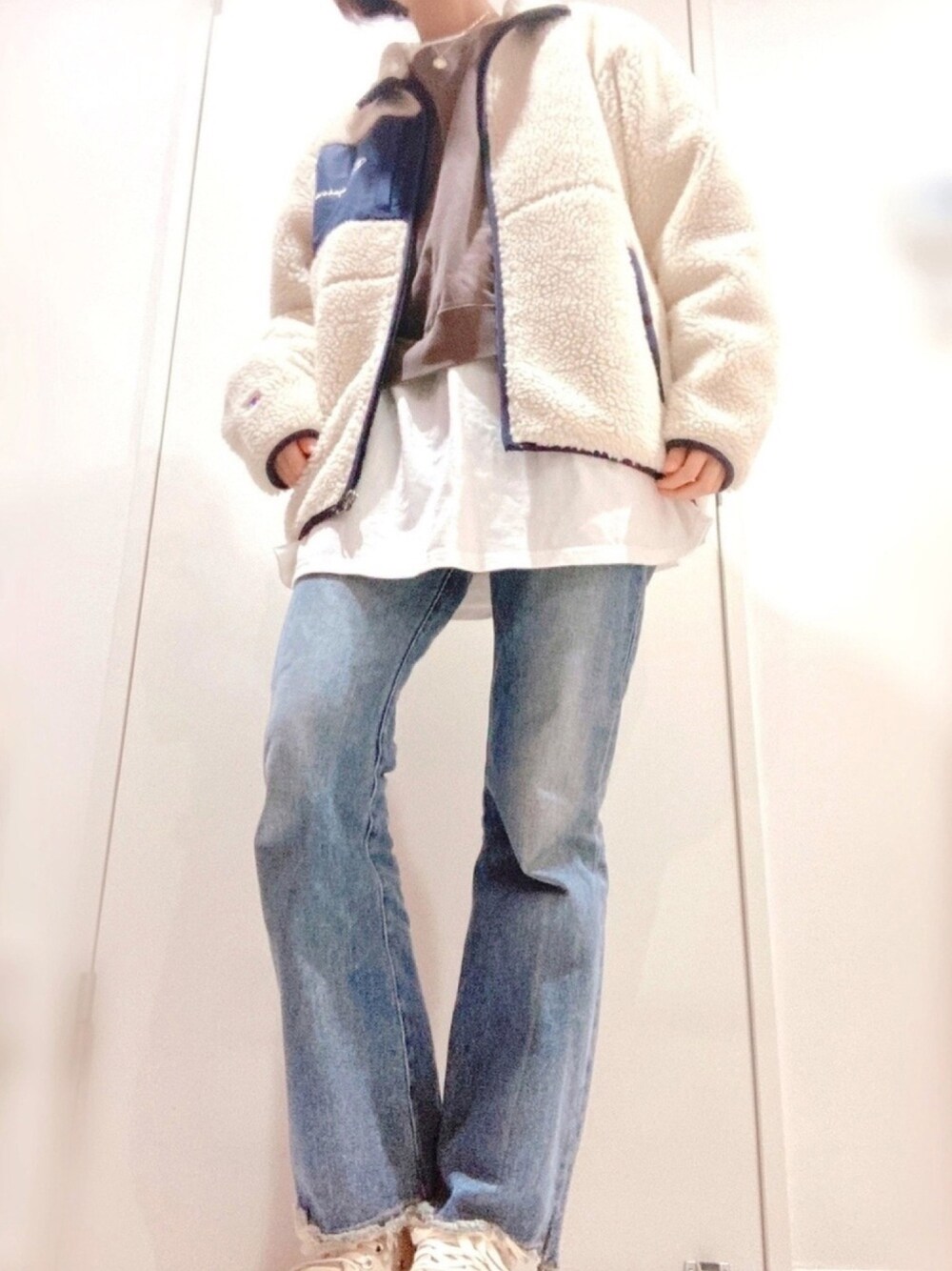 「年末WEAR感謝祭、冬コーデ、カジュアル、オトナカジュアル、オーバーサイズ、パンツスタイル、デニムパンツ、ボアジャケット、Ungrid、スニーカー」｜「ChampionのChampion（チャンピオン） ボアジップジャケット（ブルゾン、ホワイト系）」を使った、nomnomさん（レディース・160cm）の冬コーディネートの1枚目の写真