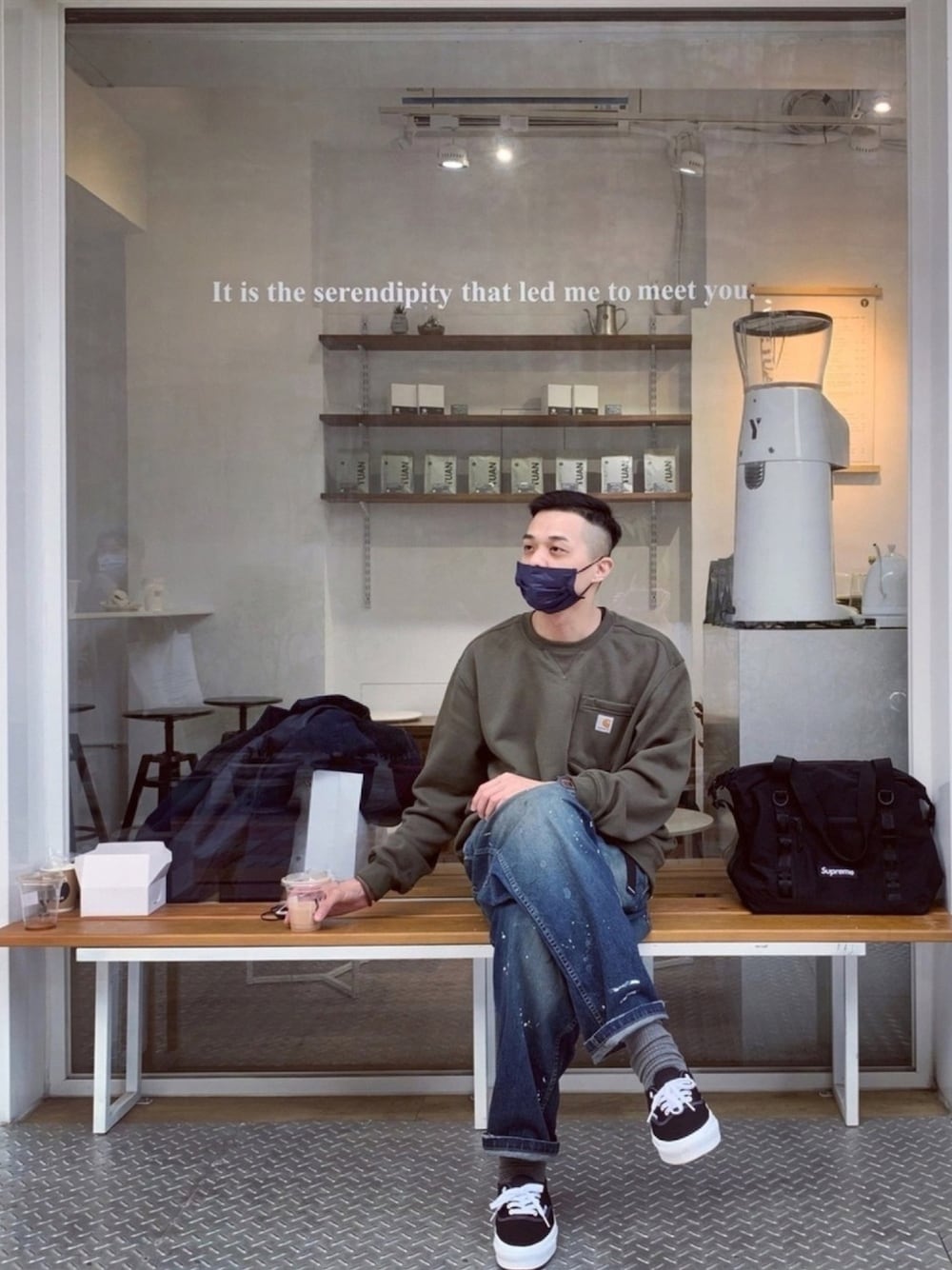 「daily look、winter、madness、VANS、carhartt」｜「VANS VAULTのアイテム（スニーカー、ブラック系）」を使った、Allen Laiさん（メンズ・182cm）の冬コーディネートの1枚目の写真