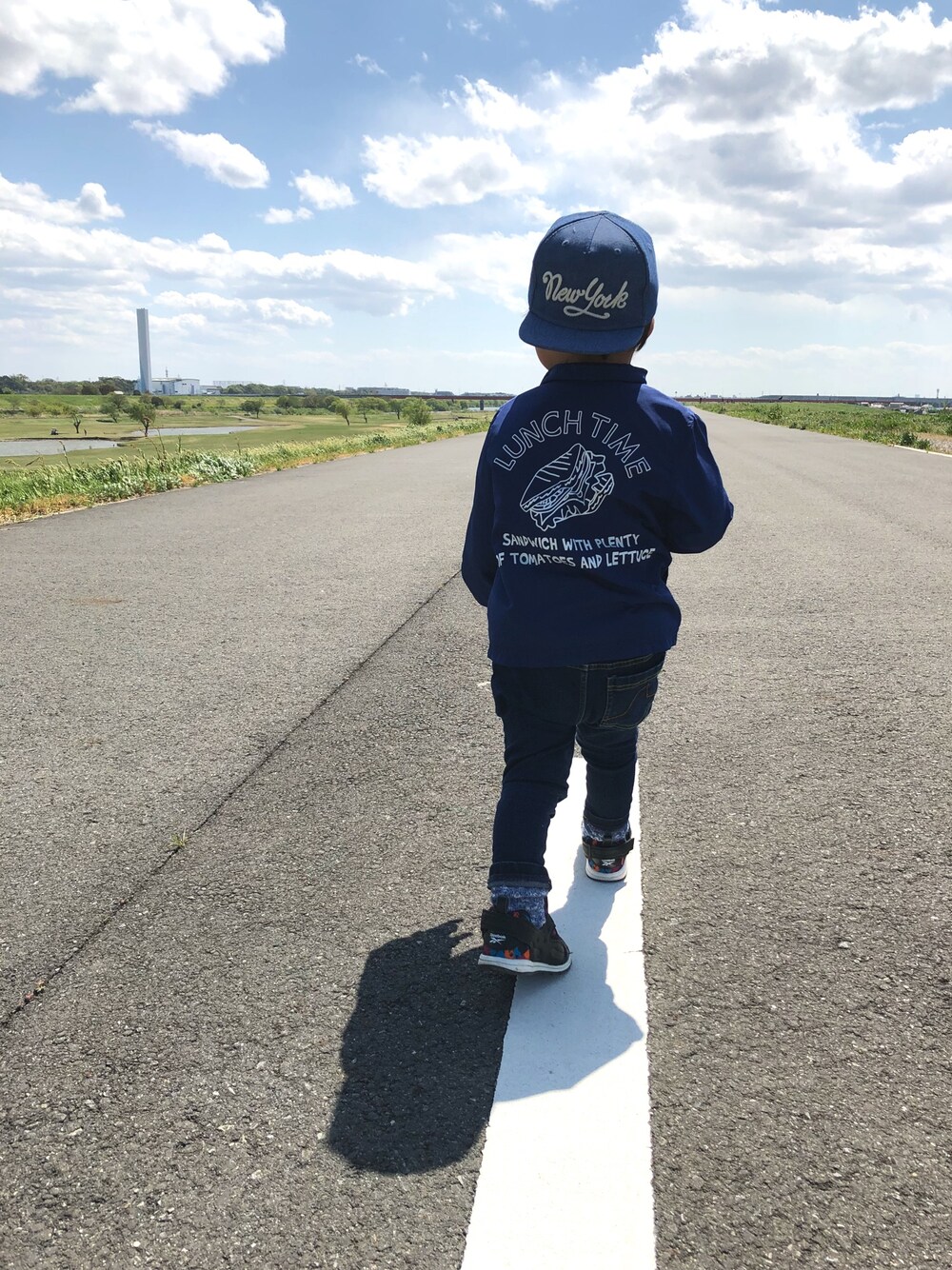 「H&Mのアイテム（キャップ、ブルー系）」を使った、tomoyuki0717さん（メンズ・100cm）の秋コーディネートの1枚目の写真