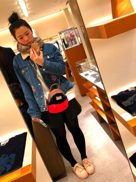 「PULL&BEAR（プルアンドベア）のアイテム（パンツ、ブルー系）」を使った、宝玑さん（レディース・167cm）の春コーディネート