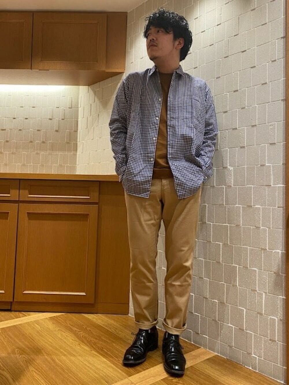「チノパン、LACOSTE、シップス、SHIPS、シップス(SHIPS)、ALBINI、SHIPS any、シップスエニィ、shipsany」｜「SHIPS anyのSHIPS any: ALBINI コットン オックス 長袖シャツ◇（シャツ/ブラウス、ブルー系）」を使った、酒井さん（メンズ・174cm）の夏コーディネートの1枚目の写真