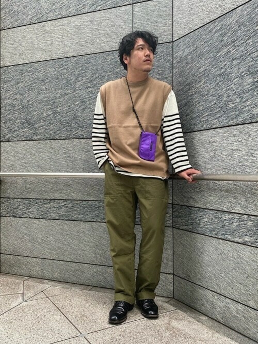 「シップス、ニットベスト、SHIPS、ユニセックス、シップス(SHIPS)、マルチポーチ、SHIPS any、シップスエニィ、shipsany、MAISON CANVVAS」｜「SHIPS anyのSHIPS any: オーバーサイズ ボーダー マイクロ ボートネック カットソー/ロンT◇（Tシャツ/カットソー、ホワイト系）」を使った、酒井さん（メンズ・174cm）の夏コーディネートの1枚目の写真