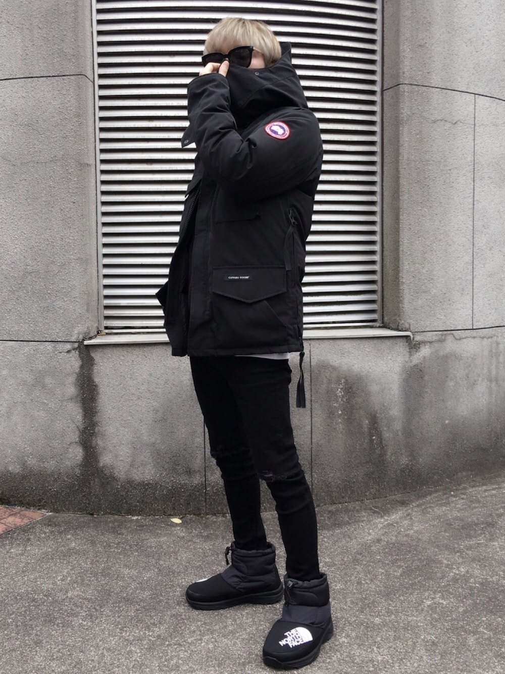 「カナダグーす、ノースフェイス、ヌプシ、ヌプシブーティ、CANADA GOOSE、THE NORTH FACE」｜「CANADA GOOSEのCANADA GOOSE/カナダグース　KAMLOOPS（ダウンジャケット/コート、ブラック系）」を使った、モックニスタさん（メンズ・165cm）の冬コーディネートの1枚目の写真