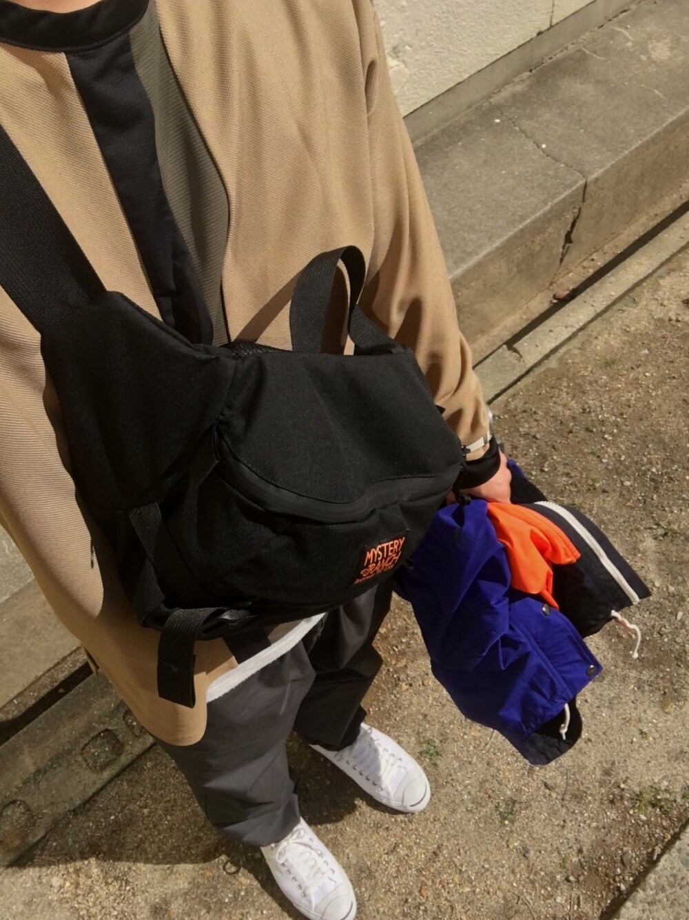 「おしゃれさんと繋がりたい、春コーデ、休日スタイル、春、大人カジュアル、大人コーデ、ラフ、ジャックパーセル、ootd、グラフペーパー」｜「FACTOTUMの【FACTOTUM】パネルコンビネーションプルオーバー（Tシャツ/カットソー、ベージュ系）」を使った、nkさん（メンズ・173cm）の春コーディネートの1枚目の写真