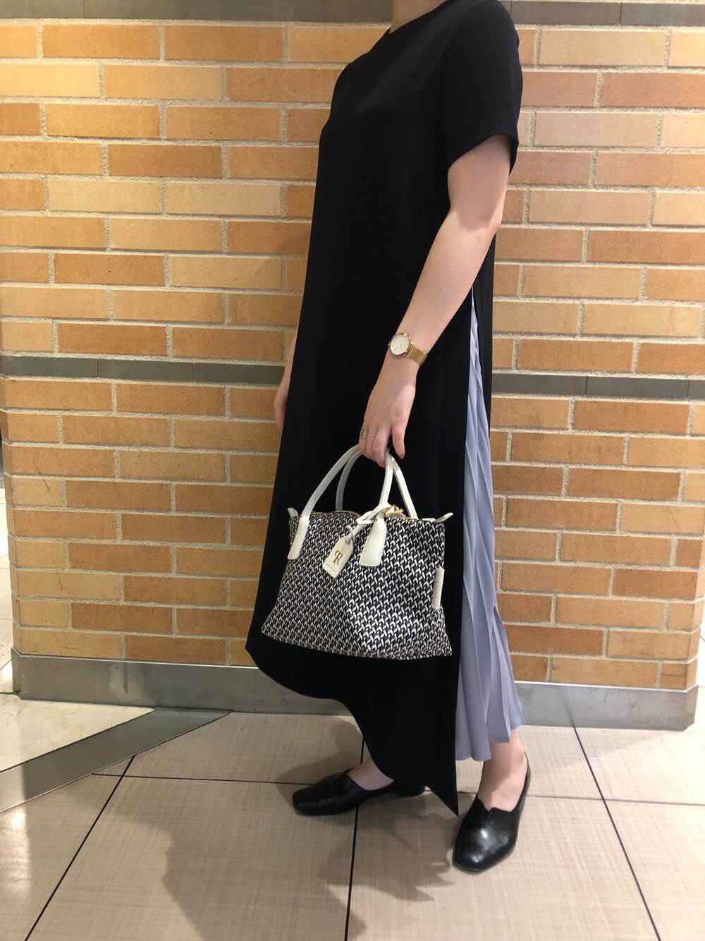 「エズミ、EZUMI、サイドプリーツ、ワンピース、ロベルタピエリ、ROBERTA PIERI、ビーセカンド(B'2nd)」｜「EZUMiのEZUMi（エズミ）別注アシンメトリーサイドプリーツOP/ワンピース（ワンピース、ブルー系）」を使った、amiさん（レディース・160cm）の夏コーディネートの1枚目の写真