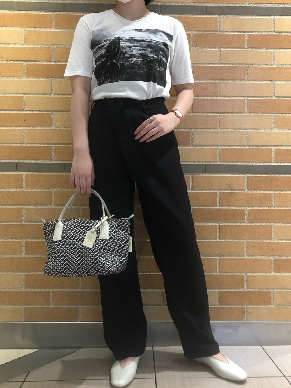 「別注アイテム、ラインパンツ、ビーセカンド(B'2nd)、ロベルタピエリ、EZUMI、ROBERTA PIERI、エズミ」｜「EZUMiのEZUMi（エズミ）別注ラインパンツ（その他パンツ、ブルー系）」を使った、amiさん（レディース・160cm）の夏コーディネートの1枚目の写真