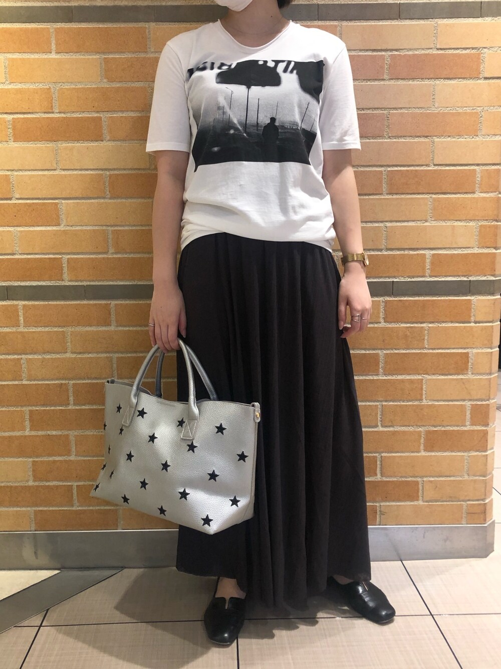 「スカート、Tシャツ、プリントT、ビーセカンド(B'2nd)、droitbello、ドロイトベロ、星刺繍バッグ」｜「nude:masahiko maruyamaの別注ROB WALBERSﾌﾟﾘﾝﾄT ﾄﾞﾗｲﾌﾞ（Tシャツ/カットソー、ホワイト系）」を使った、amiさん（レディース・160cm）の夏コーディネートの1枚目の写真
