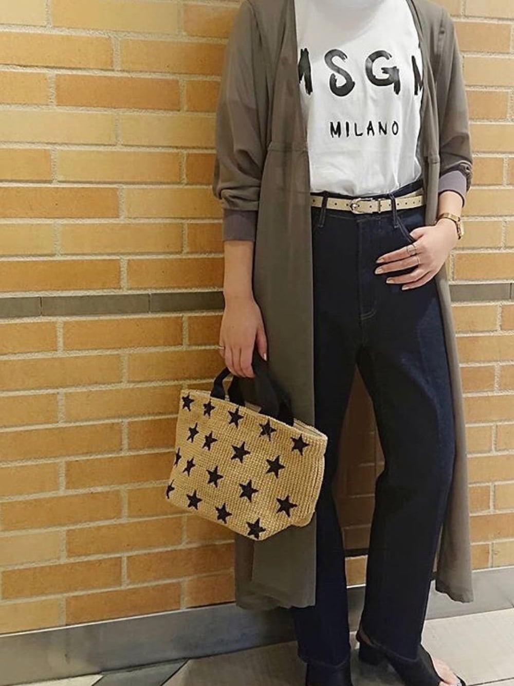 「デニム、Tシャツ、MSGM、カジュアルコーデ、白Tシャツ、ストレートデニム、ドミンゴ、ビーセカンド(B'2nd)、エムエスジーエム」｜「DROIT BELLOのDROIT BELLO（ドロイトベロ）ロングシフォンカーディガン（カーディガン/ボレロ、グレー系）」を使った、amiさん（レディース・160cm）の夏コーディネートの1枚目の写真
