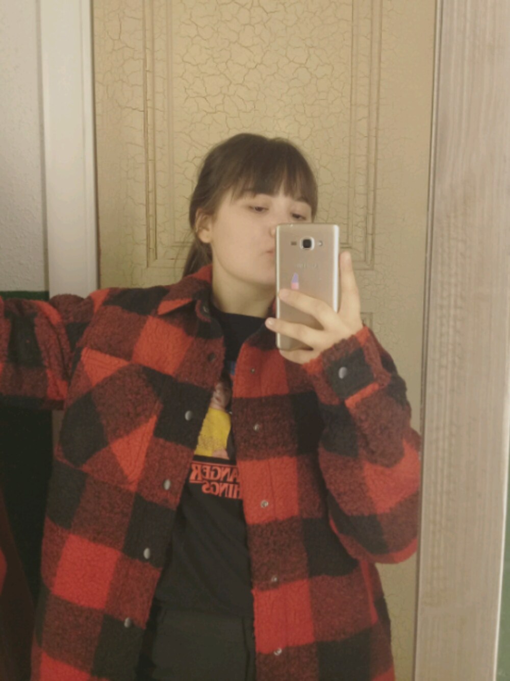 「etc、street fashion」｜「PULL&BEARのアイテム（テーラードジャケット、レッド系）」を使った、Veronicaさん（レディース・104cm）の春コーディネートの1枚目の写真