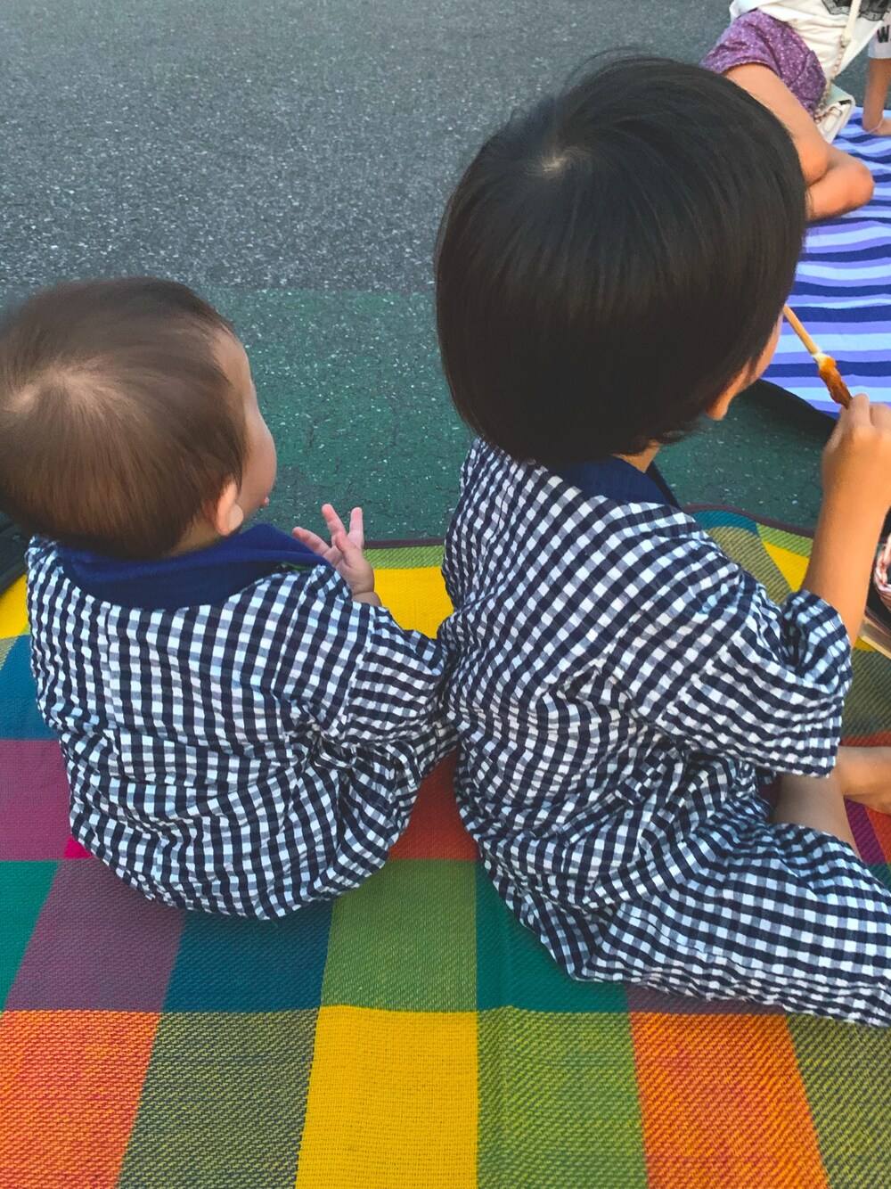 「キッズファッション、久しぶりの投稿、うしろ姿、お兄ちゃんになりました。、花火大会、お祭り、甚平、兄弟コーディネート、そうすけヘアー」｜「Handmadeのアイテム（セットアップ、ブルー系）」を使った、ao&akaさん（キッズ・90cm）の秋コーディネートの1枚目の写真