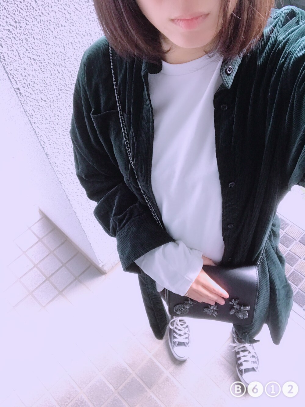 「秋のコーデ、シンプル、ラフ、ゆるコーデ、ootd、コーデュロイ、スニーカー、converse」｜「MACPHEEのアイテム（シャツワンピース、グリーン系）」を使った、Sakuさん（レディース・163cm）の秋コーディネートの1枚目の写真